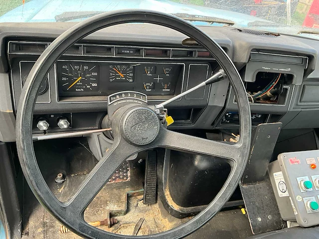 1992 ford f700 vrachtwagen - afbeelding 2 van  32