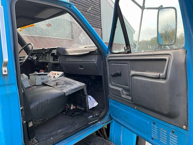 1992 ford f700 vrachtwagen - afbeelding 15 van  32
