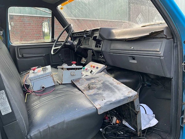 1992 ford f700 vrachtwagen - afbeelding 16 van  32