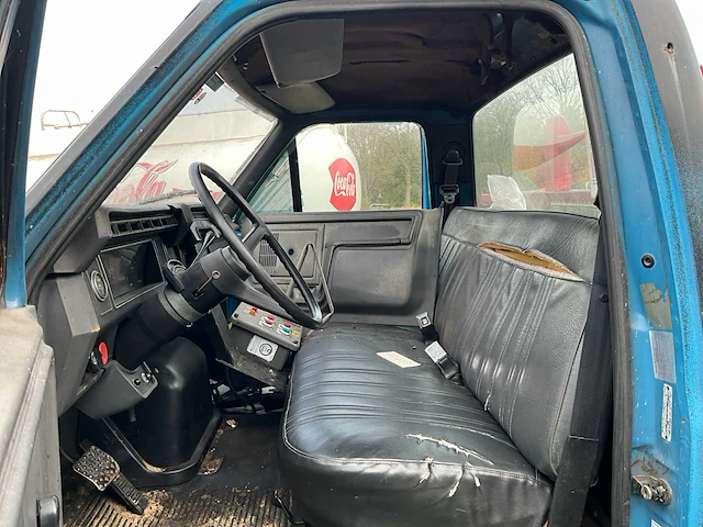 1992 ford f700 vrachtwagen - afbeelding 2 van  33
