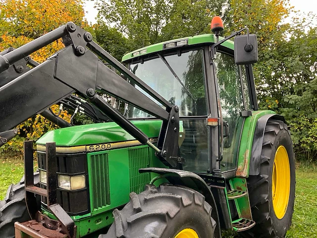 1992 john deere 6200 vierwielaangedreven landbouwtractor met voorlader - afbeelding 2 van  35