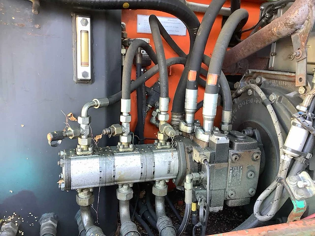 1992 schaeff hml 20 mobiele kraan - afbeelding 2 van  13