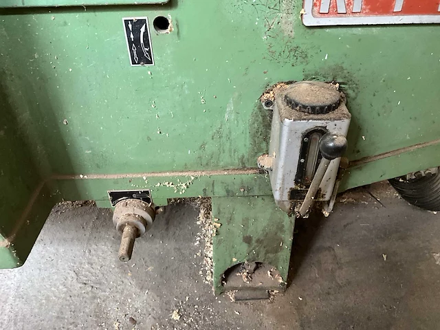 1992 shun kuang kp4-220 vierzijdige profileer- en schaafmachine - afbeelding 7 van  30