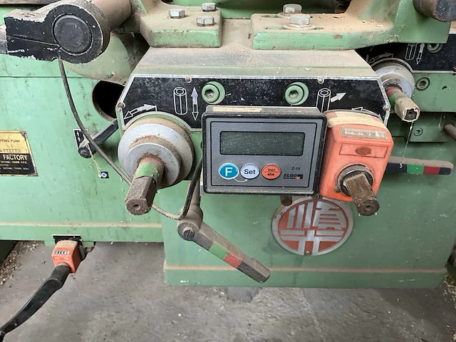 1992 shun kuang kp4-220 vierzijdige profileer- en schaafmachine - afbeelding 9 van  30