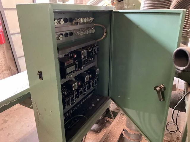 1992 shun kuang kp4-220 vierzijdige profileer- en schaafmachine - afbeelding 17 van  30