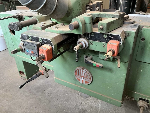 1992 shun kuang kp4-220 vierzijdige profileer- en schaafmachine - afbeelding 26 van  30