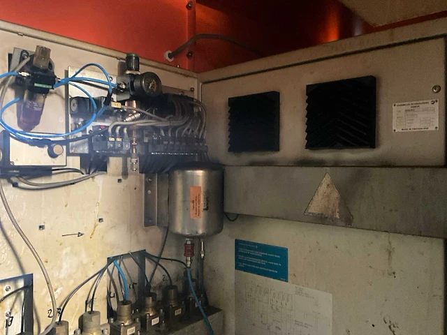 1993 charmills robofill 310 draadvonk- en erodeermachine - afbeelding 9 van  26