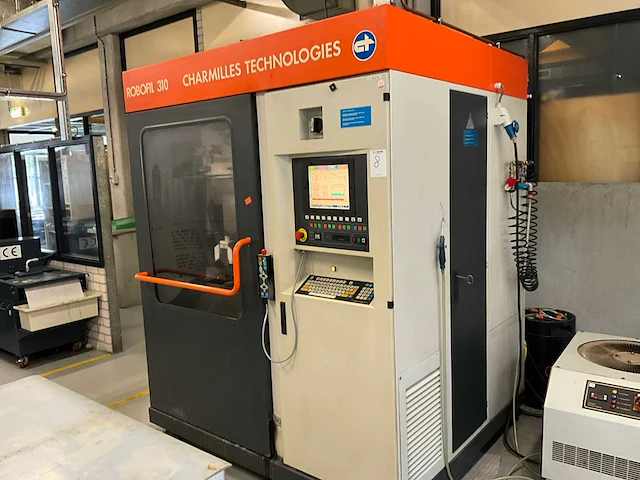1993 charmills robofill 310 draadvonk- en erodeermachine - afbeelding 1 van  26