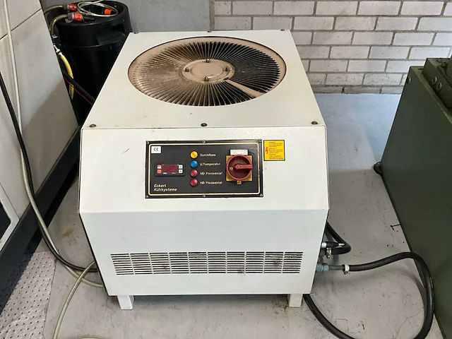 1993 charmills robofill 310 draadvonk- en erodeermachine - afbeelding 15 van  26
