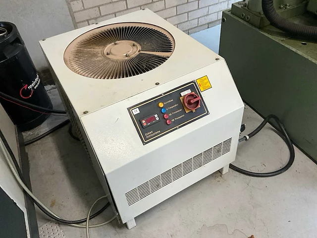 1993 charmills robofill 310 draadvonk- en erodeermachine - afbeelding 16 van  26