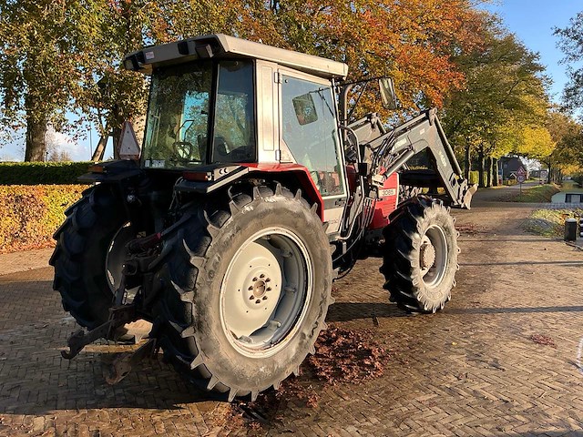1993 massey ferguson 3085 vierwielaangedreven landbouwtractor met voorlader - afbeelding 2 van  32