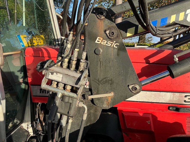1993 massey ferguson 3085 vierwielaangedreven landbouwtractor met voorlader - afbeelding 10 van  32