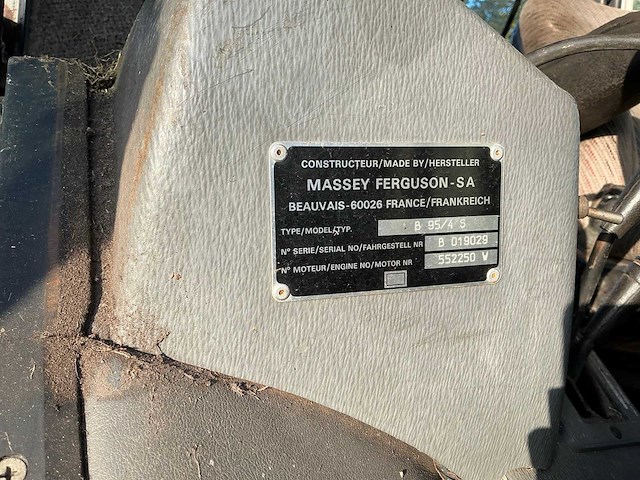 1993 massey ferguson 3085 vierwielaangedreven landbouwtractor met voorlader - afbeelding 22 van  32