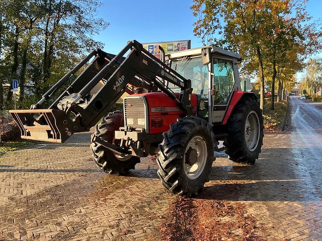 1993 massey ferguson 3085 vierwielaangedreven landbouwtractor met voorlader - afbeelding 12 van  32