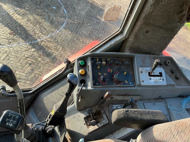 1993 massey ferguson 3085 vierwielaangedreven landbouwtractor met voorlader - afbeelding 26 van  32