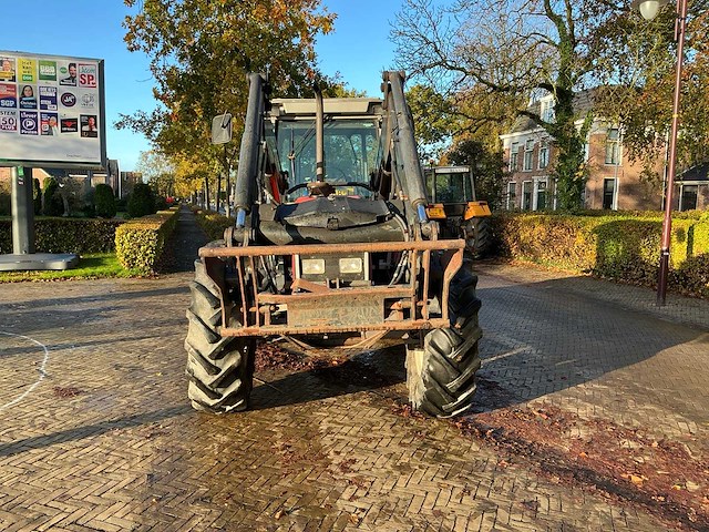 1993 massey ferguson 3085 vierwielaangedreven landbouwtractor met voorlader - afbeelding 27 van  32