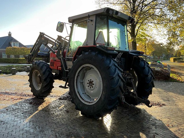 1993 massey ferguson 3085 vierwielaangedreven landbouwtractor met voorlader - afbeelding 32 van  32