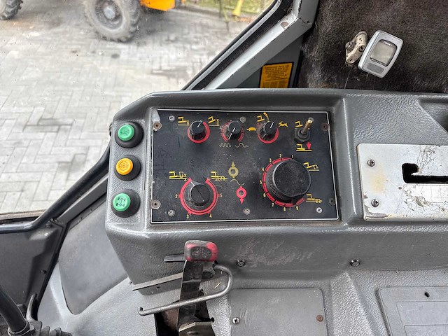 1994 - massey-ferguson - 3095 datatronic - vierwielaangedreven landbouwtractor - afbeelding 11 van  41