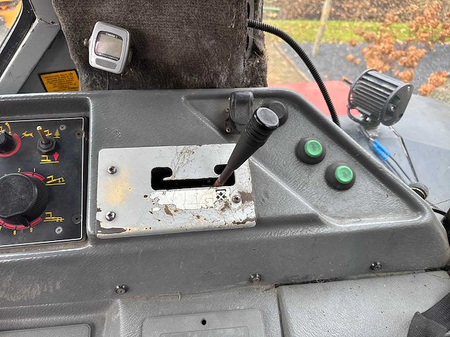 1994 - massey-ferguson - 3095 datatronic - vierwielaangedreven landbouwtractor - afbeelding 13 van  41