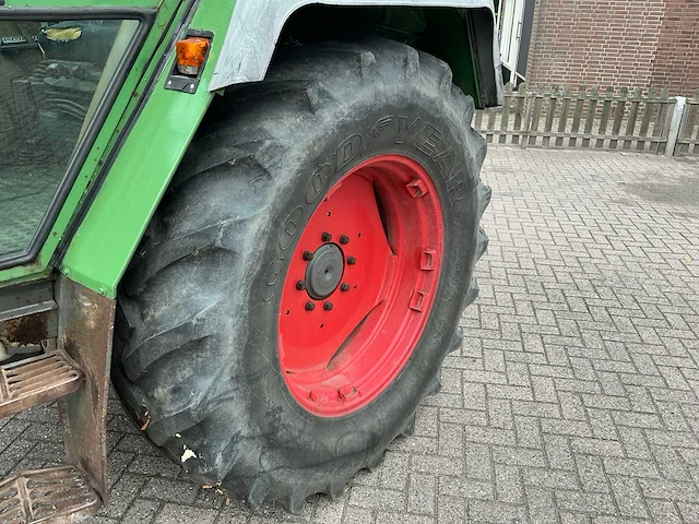 1994 fendt 304 lsa turbomatik vierwielaangedreven landbouwtractor - afbeelding 9 van  32