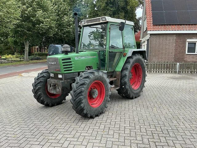 1994 fendt 304 lsa turbomatik vierwielaangedreven landbouwtractor - afbeelding 1 van  32