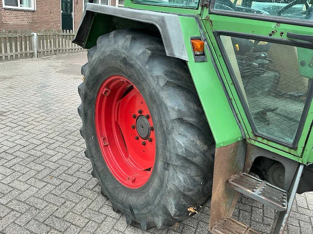 1994 fendt 304 lsa turbomatik vierwielaangedreven landbouwtractor - afbeelding 15 van  32
