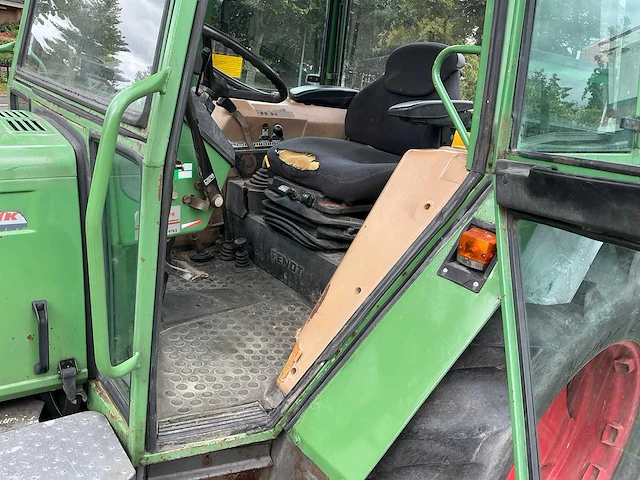 1994 fendt 304 lsa turbomatik vierwielaangedreven landbouwtractor - afbeelding 16 van  32