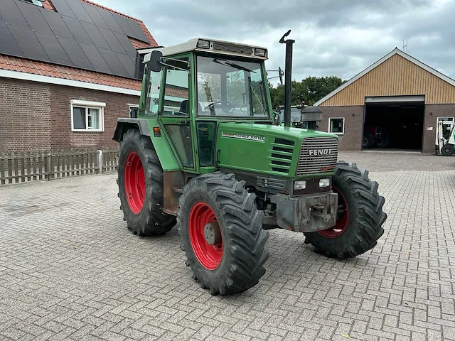 1994 fendt 304 lsa turbomatik vierwielaangedreven landbouwtractor - afbeelding 28 van  32