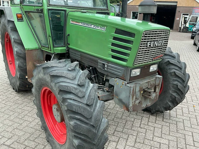 1994 fendt 304 lsa turbomatik vierwielaangedreven landbouwtractor - afbeelding 29 van  32