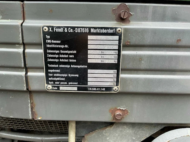 1994 fendt 304 lsa turbomatik vierwielaangedreven landbouwtractor - afbeelding 30 van  32