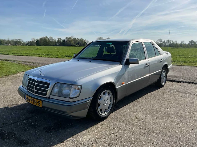 1994 mercedes-benz e-klasse e 320 oldtimer - afbeelding 1 van  43