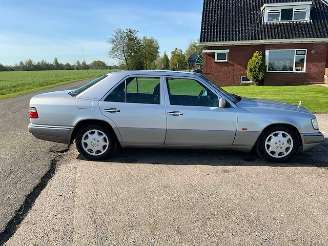 1994 mercedes-benz e-klasse e 320 oldtimer - afbeelding 40 van  43