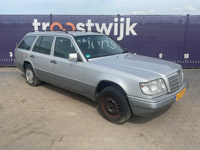 1995 - mercedes-benz - e-klasse combi - 220 - personenauto - afbeelding 4 van  11
