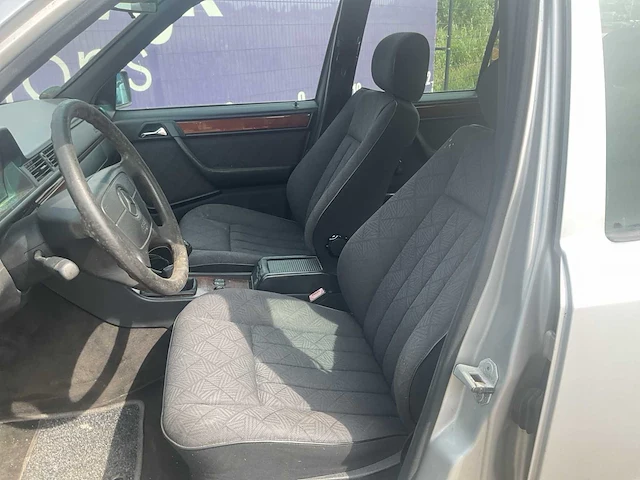 1995 - mercedes-benz - e-klasse combi - 220 - personenauto - afbeelding 8 van  11