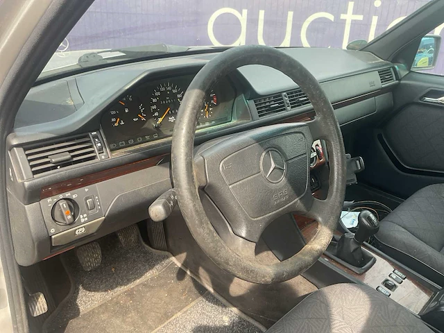 1995 - mercedes-benz - e-klasse combi - 220 - personenauto - afbeelding 9 van  11