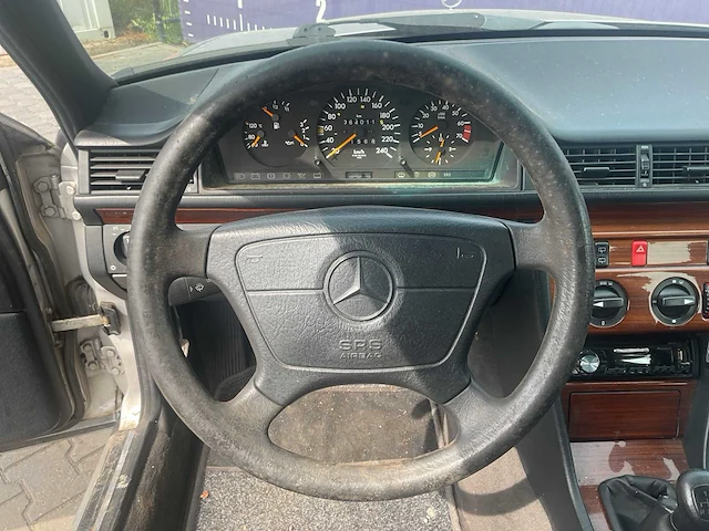 1995 - mercedes-benz - e-klasse combi - 220 - personenauto - afbeelding 10 van  11