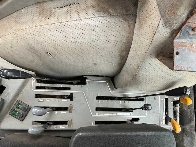 1995 case ih 4230 xl vierwielaangedreven landbouwtractor - afbeelding 28 van  38