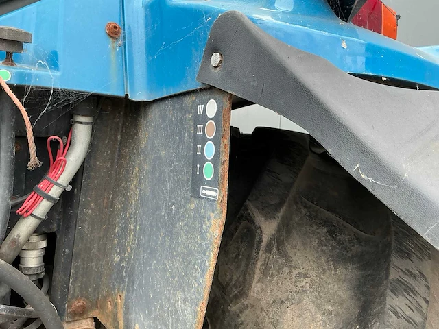 1995 ford 8670 new holland vierwielaangedreven landbouwtractor - afbeelding 14 van  38