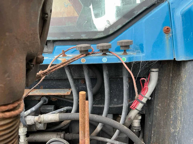 1995 ford 8670 new holland vierwielaangedreven landbouwtractor - afbeelding 15 van  38