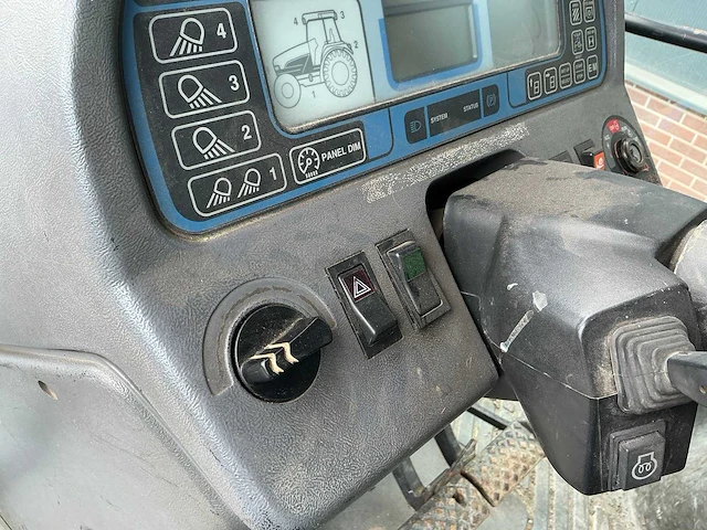 1995 ford 8670 new holland vierwielaangedreven landbouwtractor - afbeelding 25 van  38