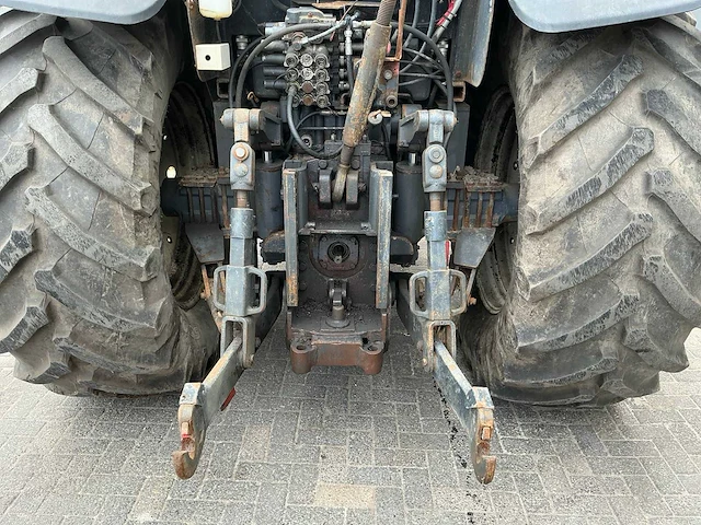 1995 ford 8670 new holland vierwielaangedreven landbouwtractor - afbeelding 38 van  38