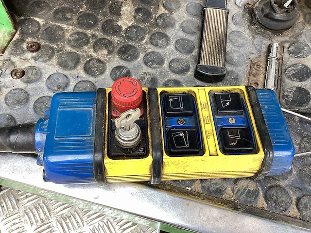 1995 hmf hmf400 straatveegmachine - afbeelding 10 van  23