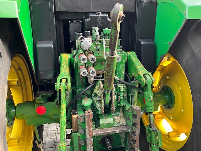 1995 john deere 6100 vierwielaangedreven landbouwtractor - afbeelding 9 van  38