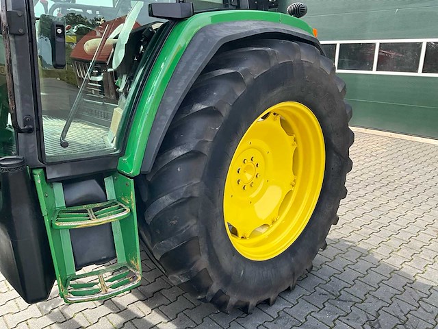 1995 john deere 6100 vierwielaangedreven landbouwtractor - afbeelding 16 van  38