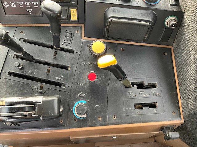 1995 john deere 6100 vierwielaangedreven landbouwtractor - afbeelding 25 van  38