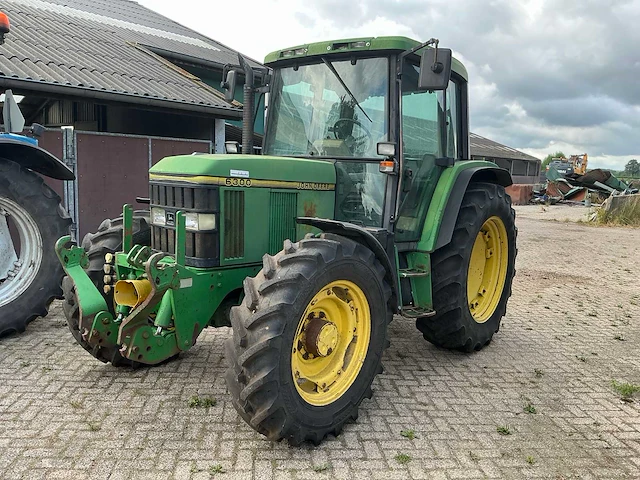 1995 john deere 6300 vierwielaangedreven landbouwtractor - afbeelding 1 van  41