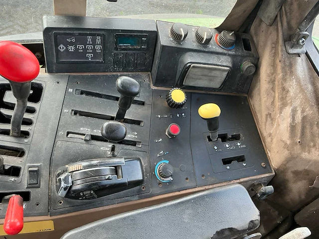 1995 john deere 6300 vierwielaangedreven landbouwtractor - afbeelding 27 van  41