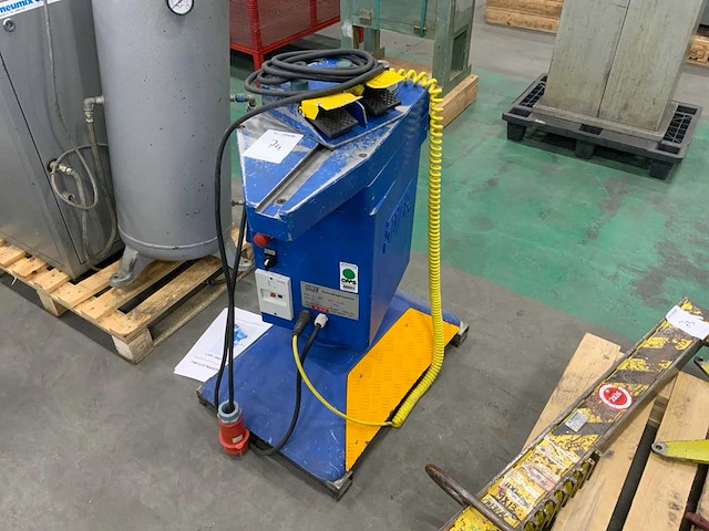 1995 jutec modell 6000 buigmachine - afbeelding 1 van  8