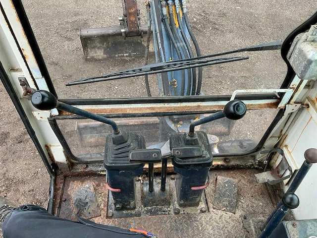 1995 komatsu pc 10-6 minigraafmachine - afbeelding 18 van  34