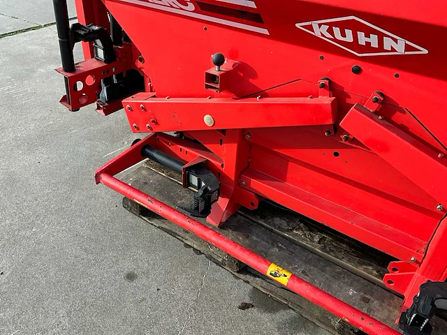 1995 kuhn aero 2112 pneumatische kunstmeststrooier - afbeelding 3 van  20